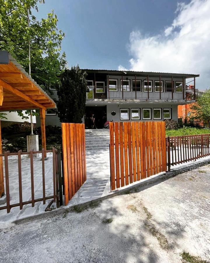 Vertical Hostel Mavrovo-Nationalpark Exterior foto